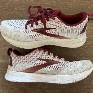 Women’s Brooks Revel 4 Running Shoes Maroon/Red and White Size 7